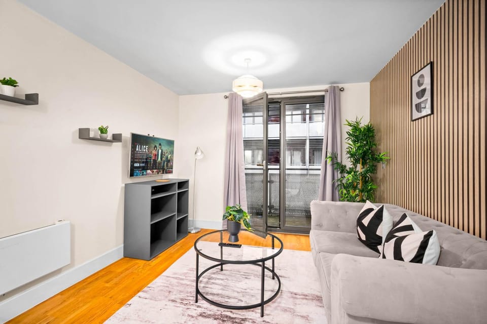 Property building, TV and multimedia, Living room, Seating area