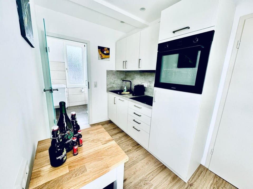 Kitchen or kitchenette, pet friendly, stove