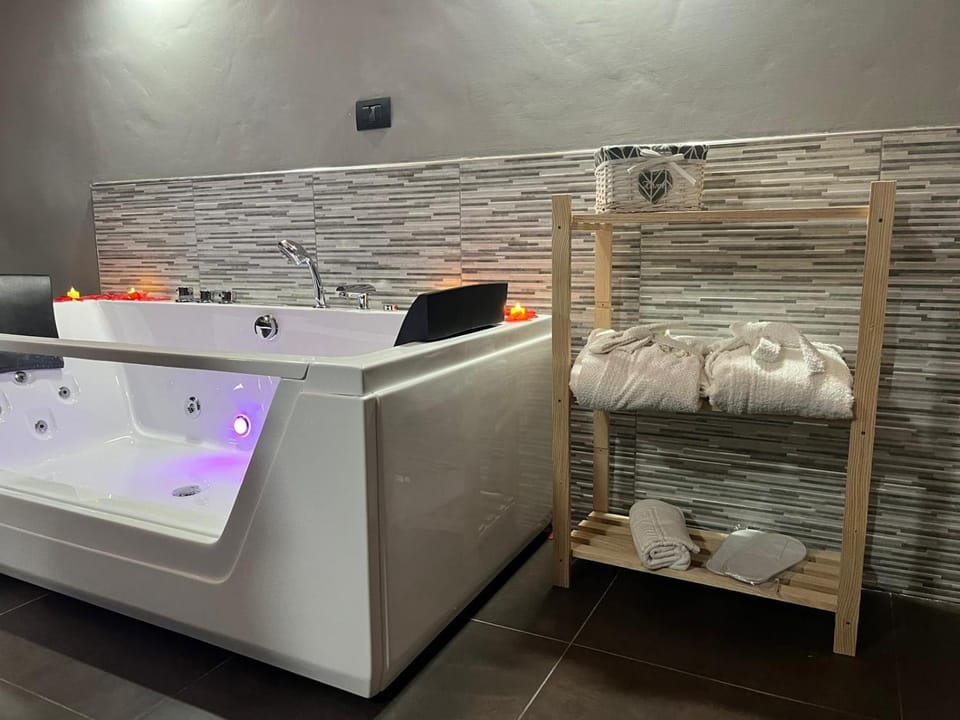 Hot Tub, towels