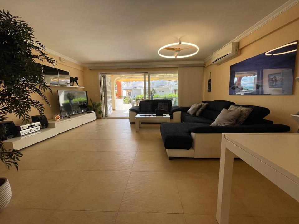 TV and multimedia, Living room, Seating area