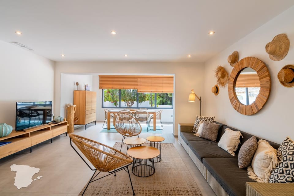Communal lounge/ TV room, Living room