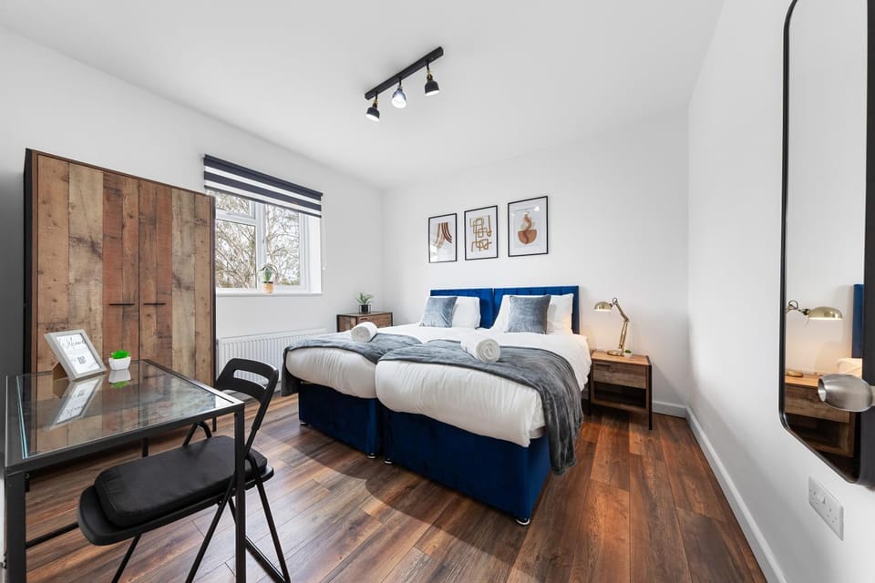 Bed, Photo of the whole room, Bedroom