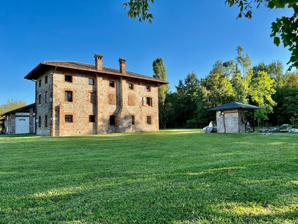 Property building, Spring, Day, Natural landscape, Garden, Garden, Garden view, Landmark view