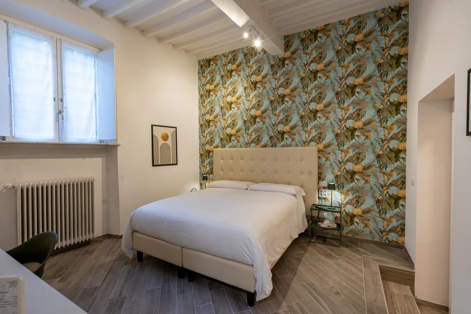Bedroom, internet