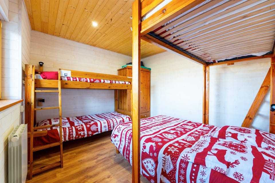 Property building, Living room, Bedroom