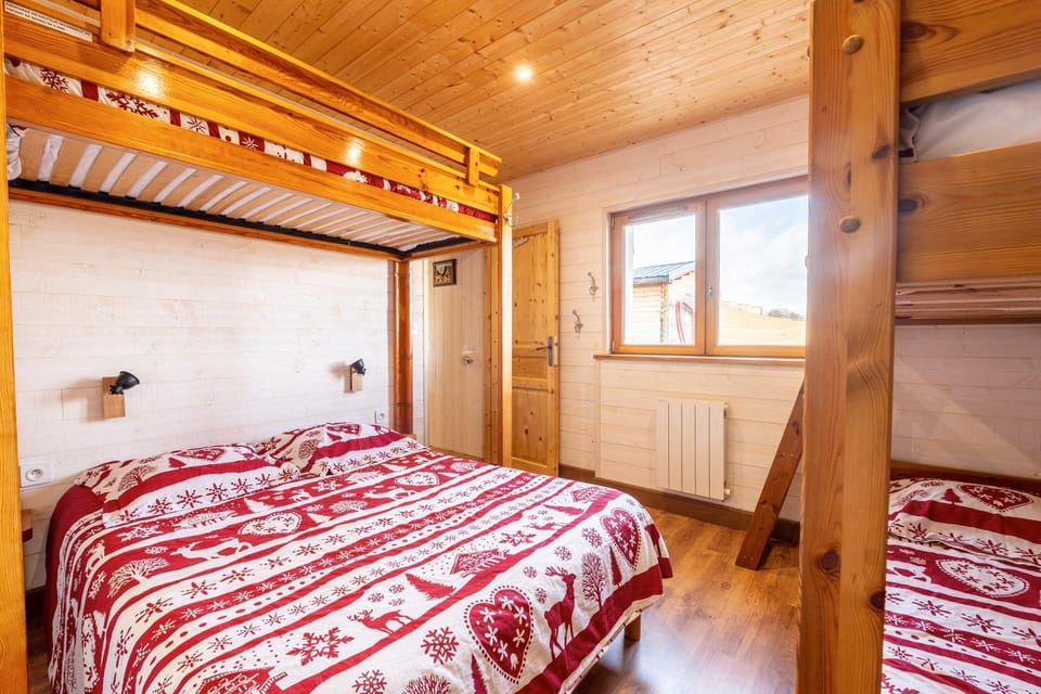 Property building, Living room, Bedroom