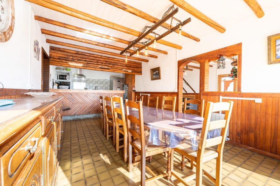 Property building, Kitchen or kitchenette, Living room