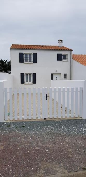 Property building, Facade/entrance, Parking