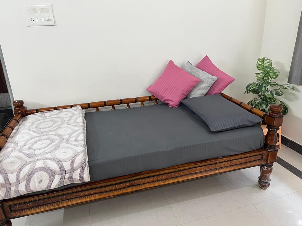 Bed, Living room