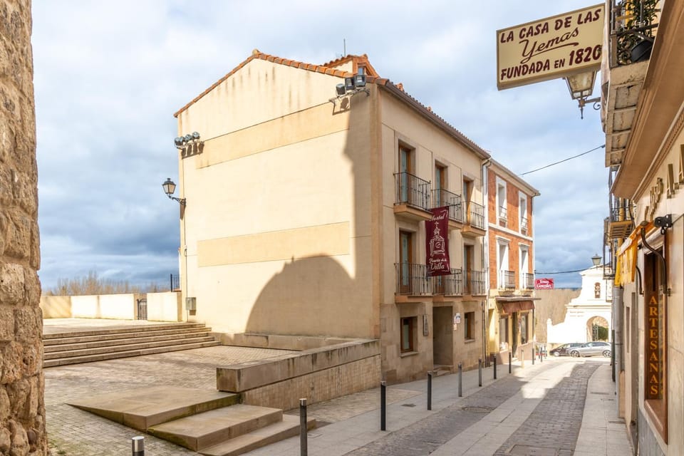 Hostal SIN RECEP24H Puerta de la Villa - Pet friendly & Restaurante Bed and Breakfast in Castile and León