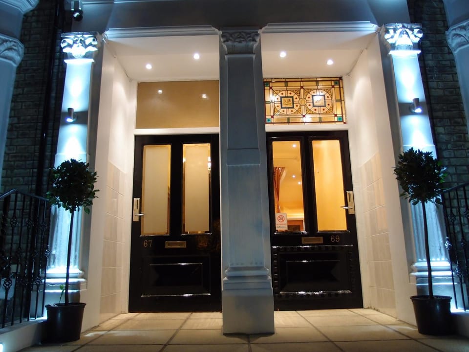 Facade/entrance