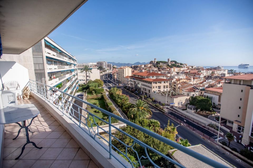 Property building, Day, Neighbourhood, Natural landscape, View (from property/room), Balcony/Terrace, City view, Sea view, Street view