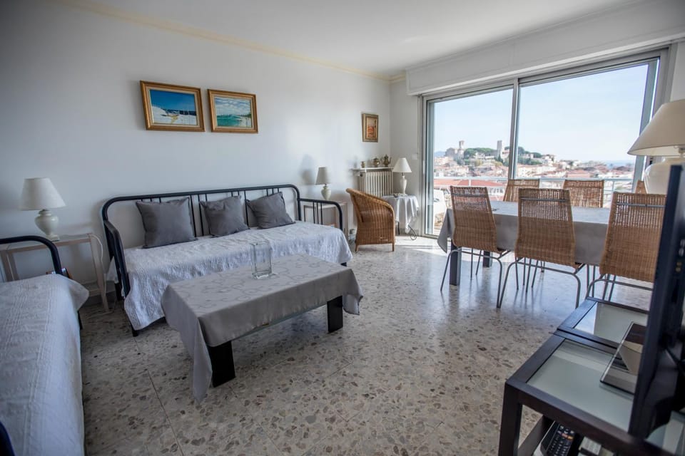 View (from property/room), Living room, Seating area, Dining area