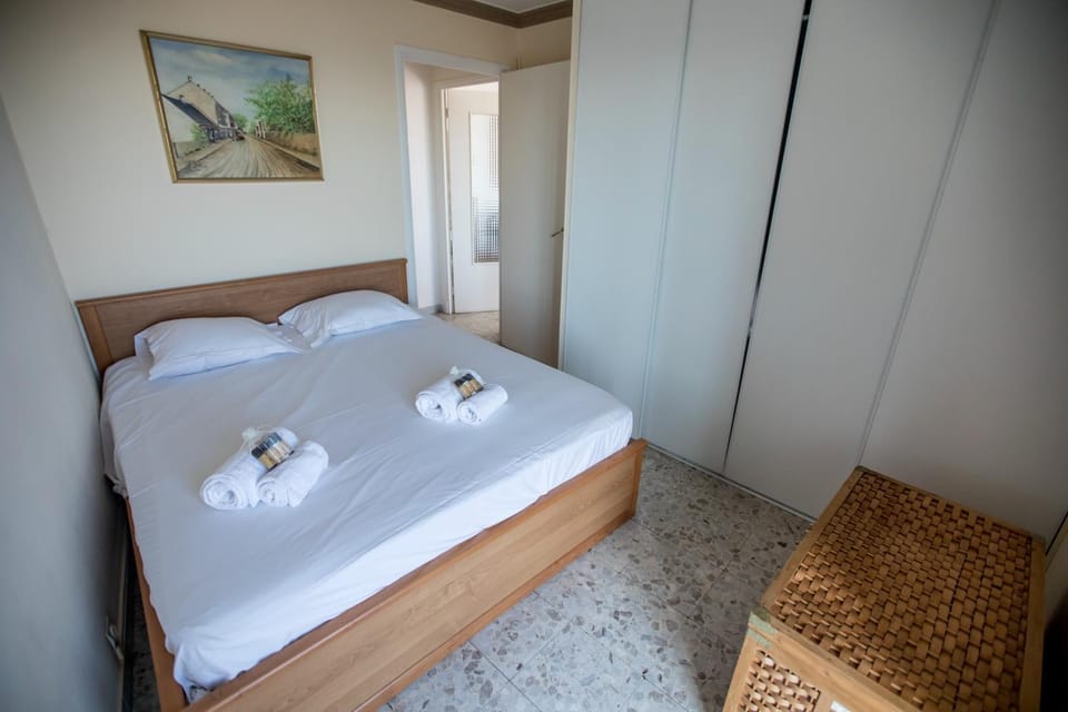 Bed, Photo of the whole room, Bedroom, towels, wardrobe