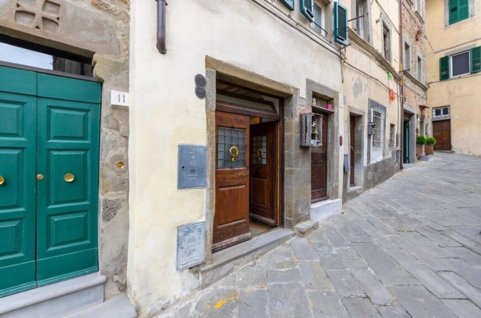 Property building, Facade/entrance
