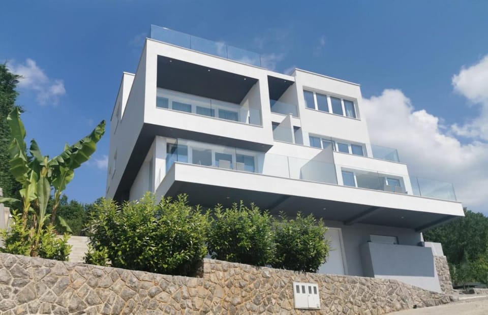 Property building, Day