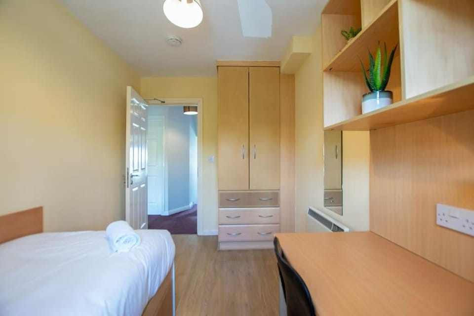 89 - Spacious Townhouse by Shortstays House in Galway