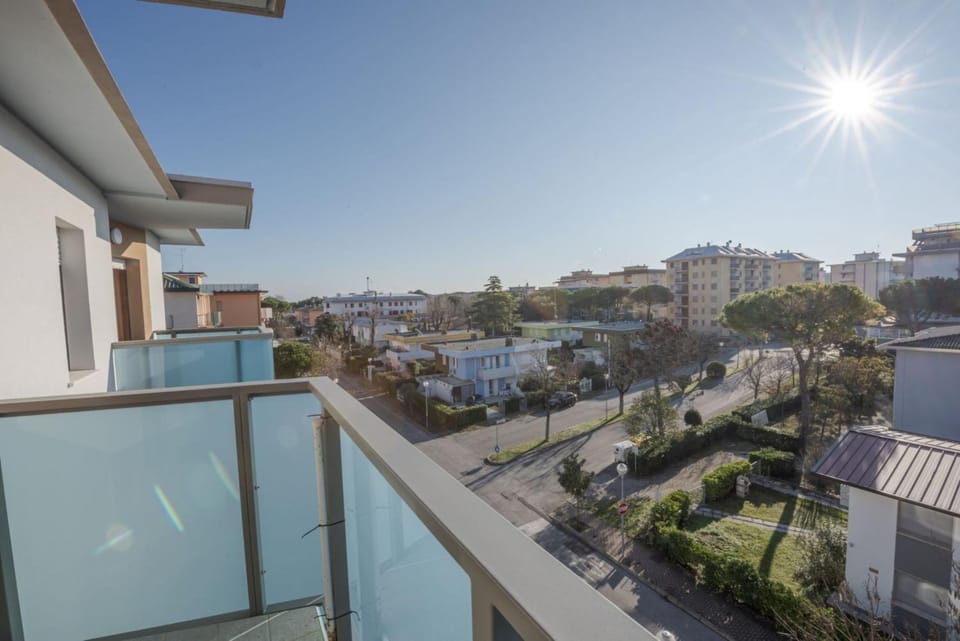 Neighbourhood, Balcony/Terrace