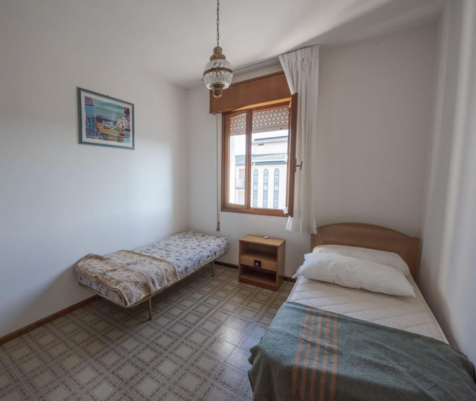 Bed, Decorative detail, Bedroom