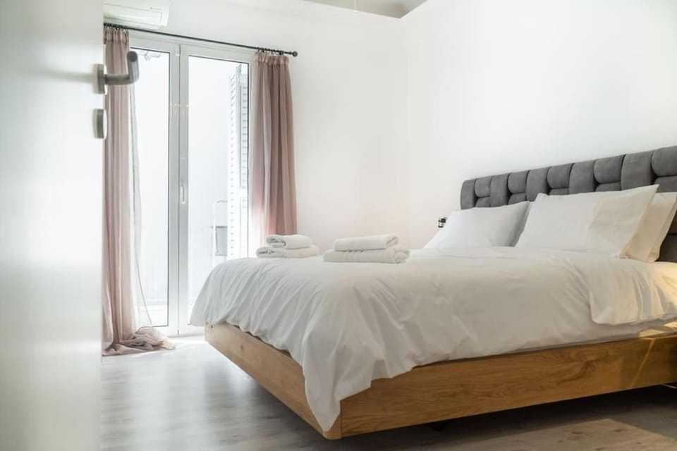 Syntagma square, 60sqm Platinum suite Apartment in Athens