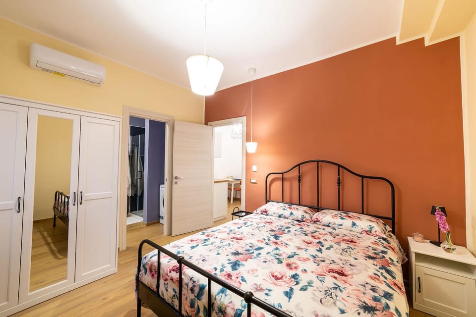 Bed, Photo of the whole room, Bedroom, wardrobe, air conditioner