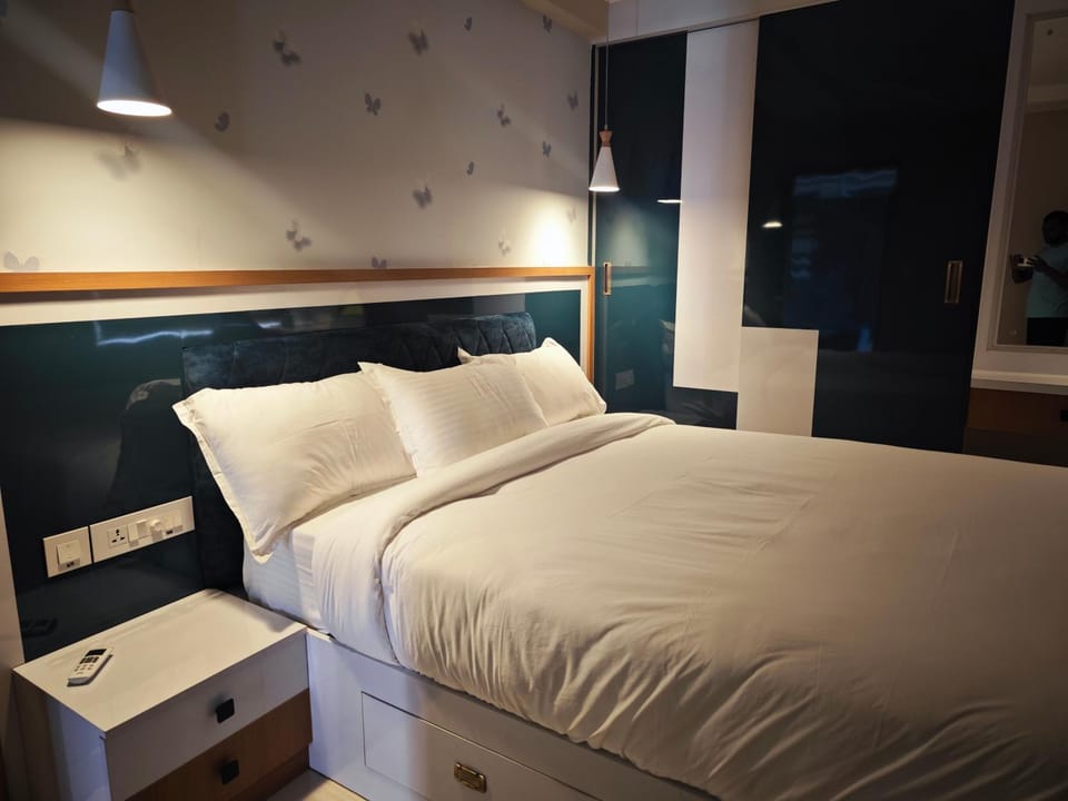 Bed, Photo of the whole room, Bedroom