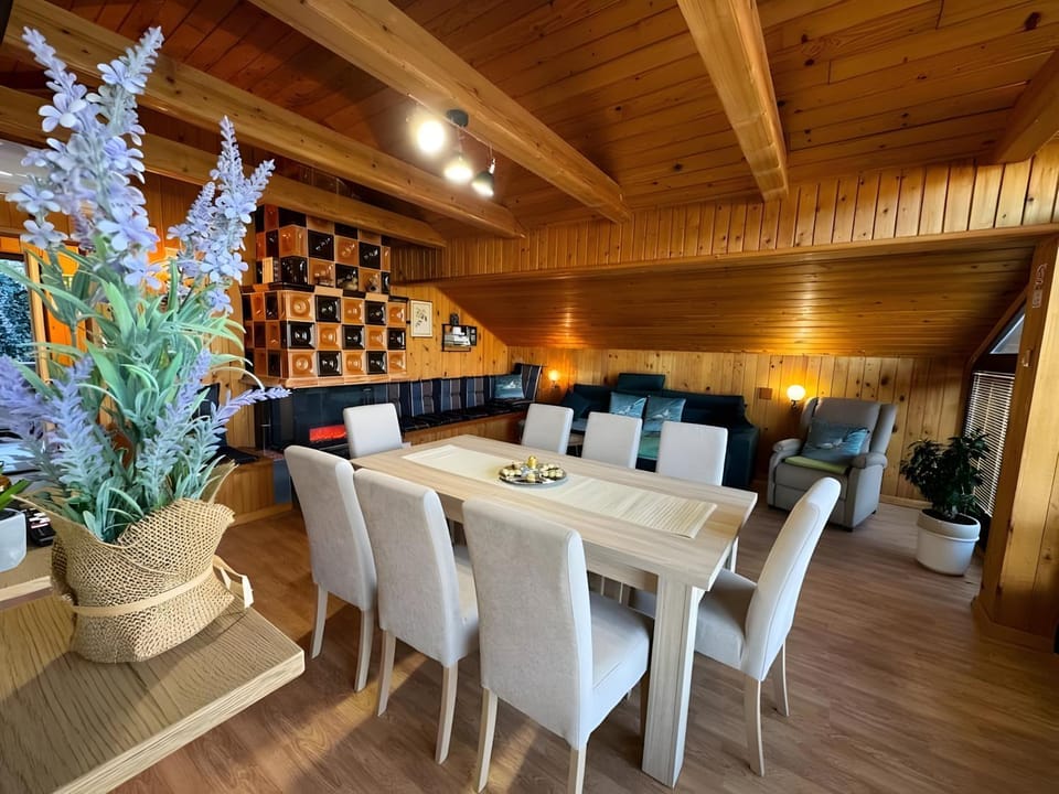 Living room, Seating area, Dining area, furniture, furniture, internet, internet