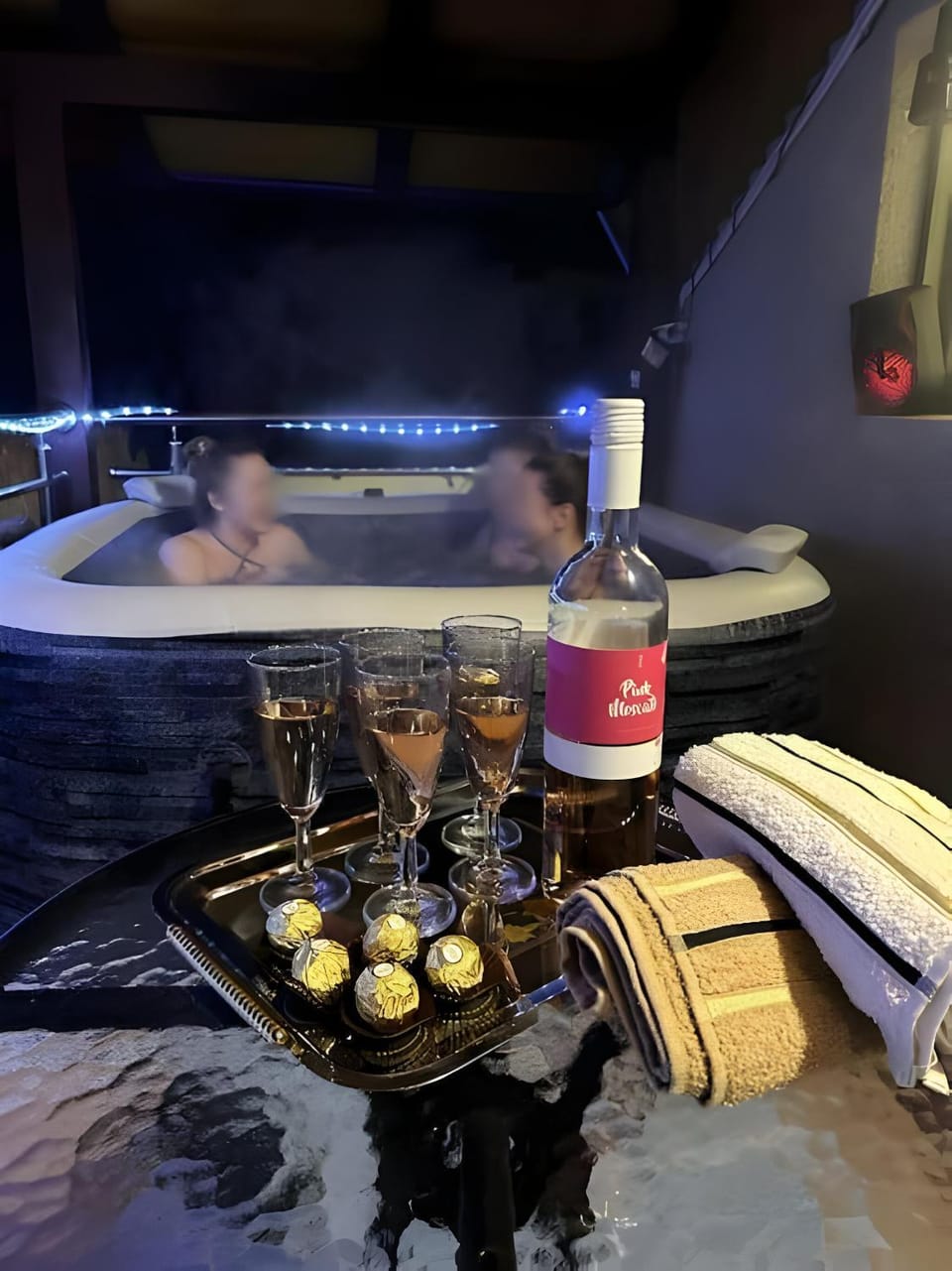 Hot Tub, Balcony/Terrace, Drinks, group of guests, towels