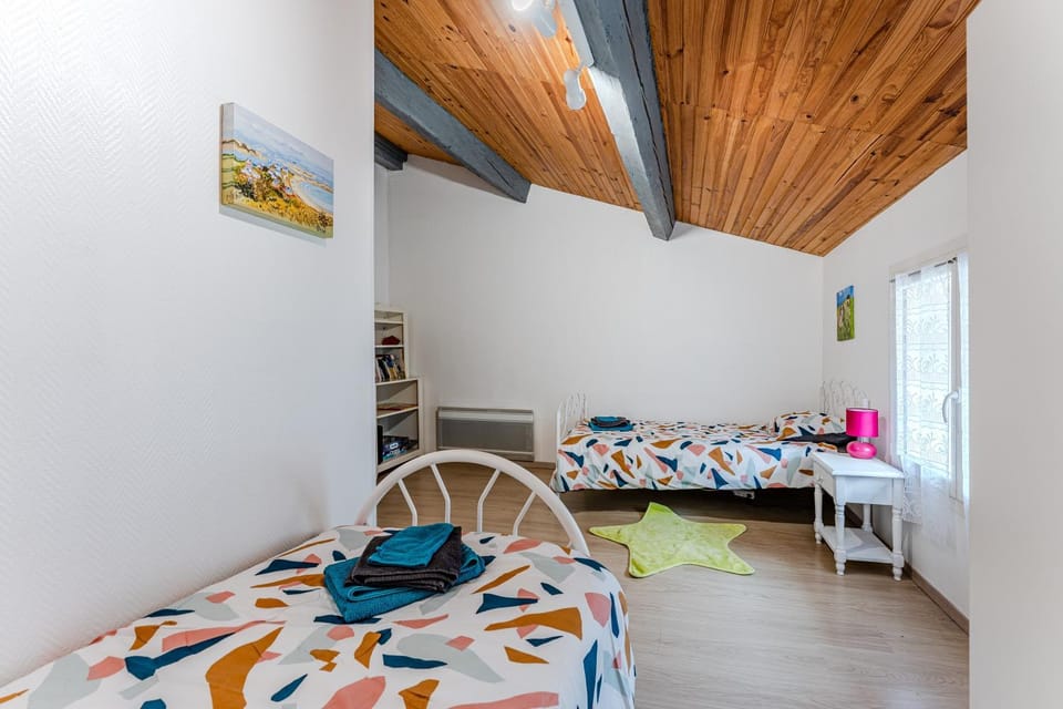 Property building, Living room, Bedroom