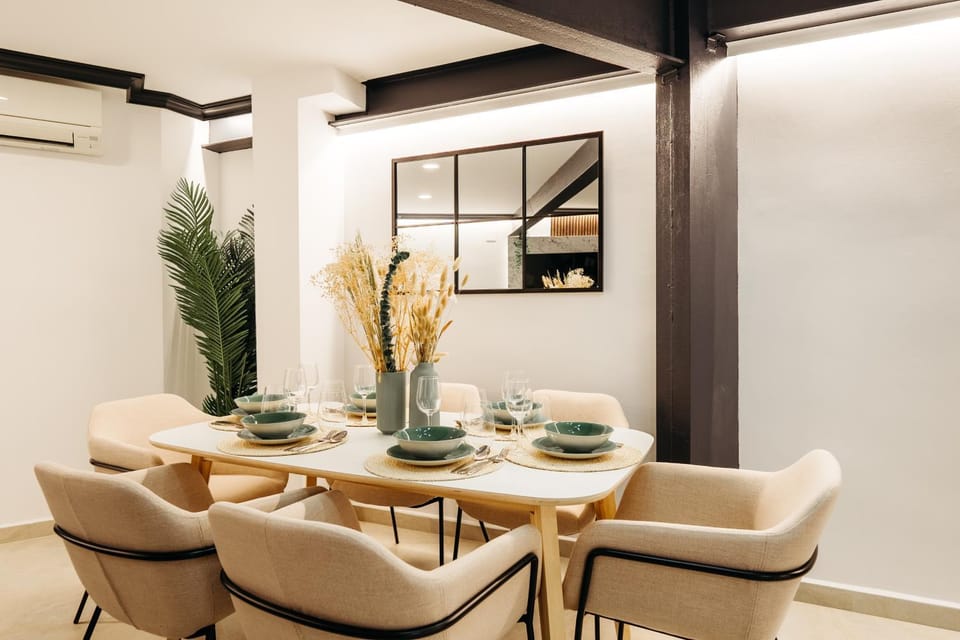 Living room, Seating area, Dining area, air conditioner