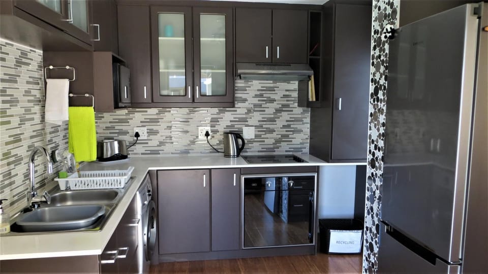 Kitchen or kitchenette, minibar, pet friendly, stove