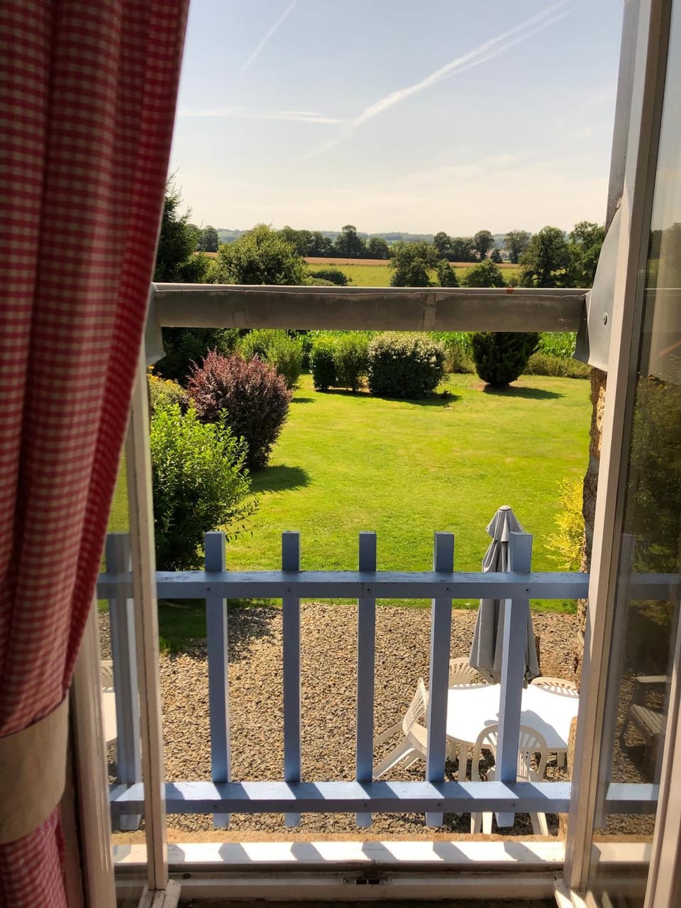 Jasmin Cottage with seasonal Swimming Pool House in Brittany