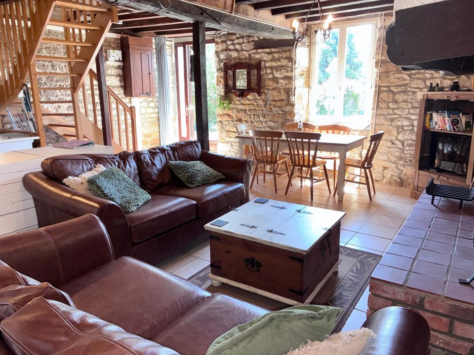 Jasmin Cottage with seasonal Swimming Pool House in Normandy