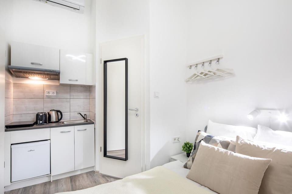 Very Central - Small Studio for Solo Traveller Apartment in Budapest