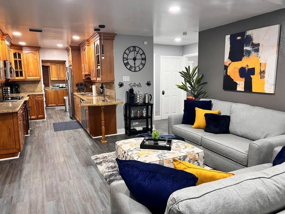 Living room, Seating area