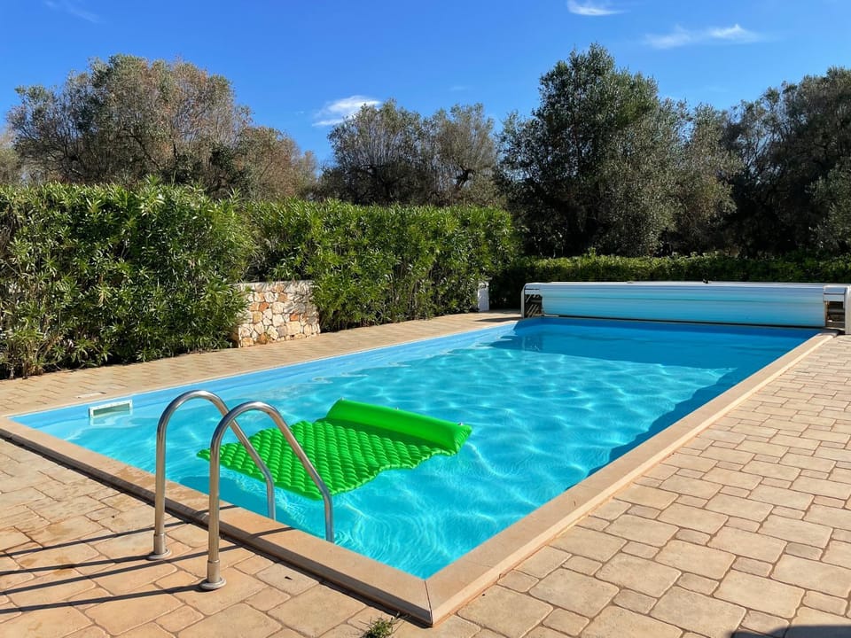 Day, Swimming pool