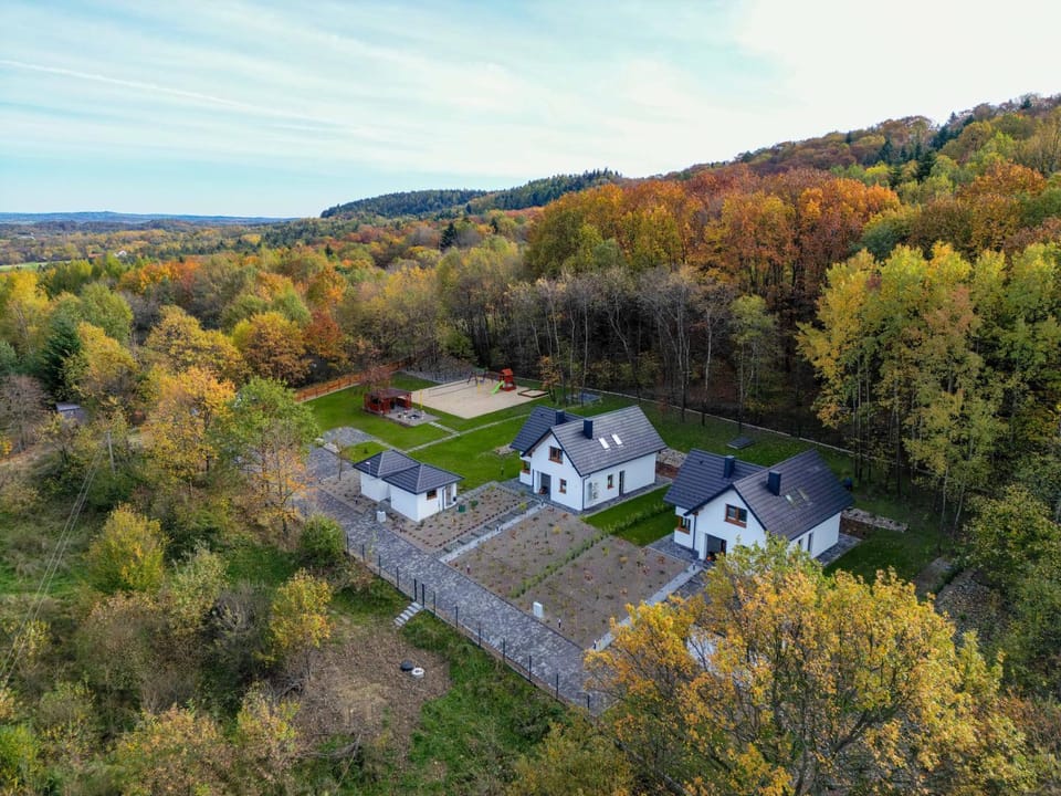 Property building, Day, Neighbourhood, Natural landscape, Bird's eye view, Mountain view