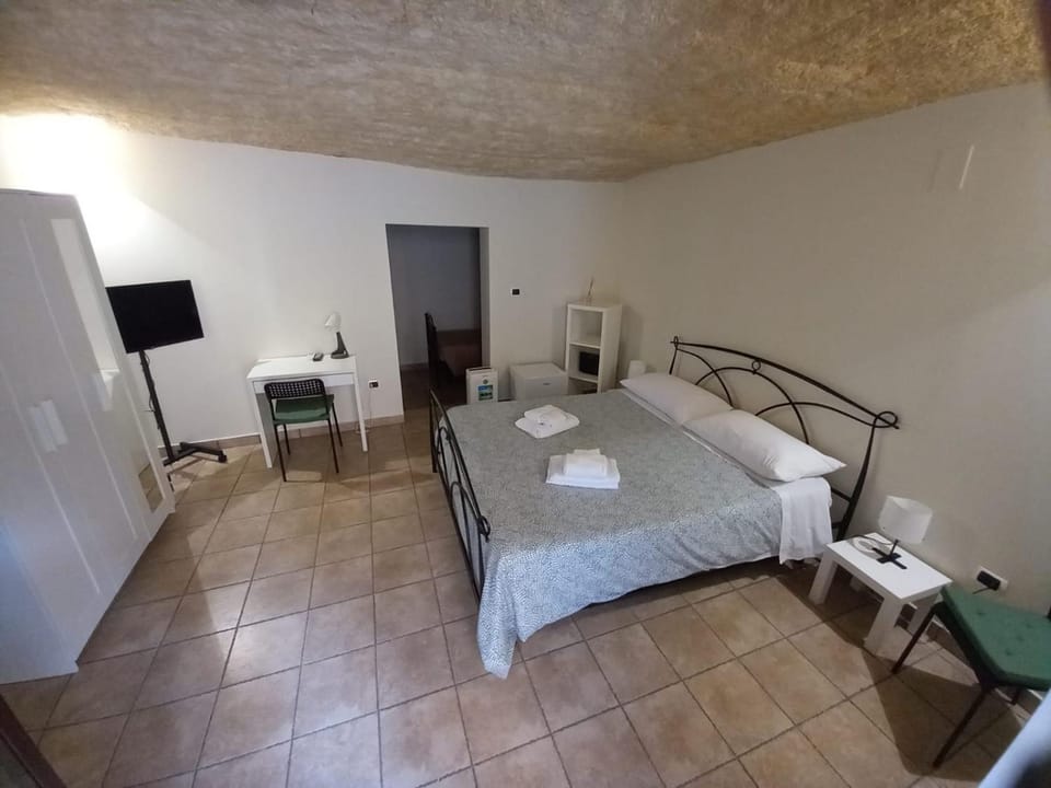 TV and multimedia, Photo of the whole room, Bedroom, towels