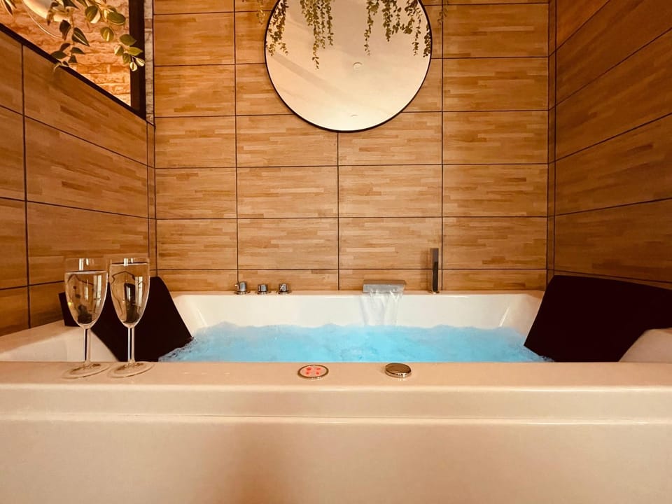 Hot Tub, Hot Tub, Spa and wellness centre/facilities
