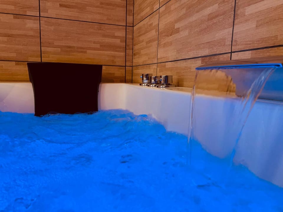 Hot Tub, Hot Tub, Spa and wellness centre/facilities