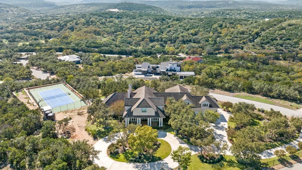 Fortaleza l Luxury 8 BR, 7,000+ sqft Palace on 3 Acres with Pickleball & Basketball Court House in San Antonio