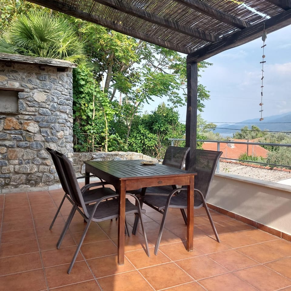 On the Rocks Myrto House in Magnesia Prefecture, Greece