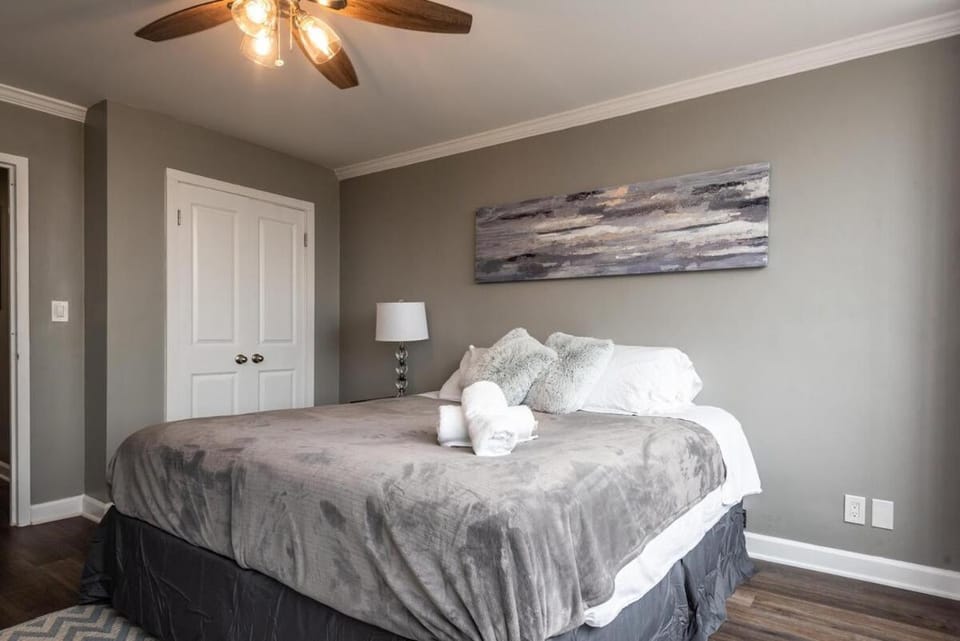 ATL Downtown Onsite Parking 2B City View King Bed LM601 Apartment in Atlanta