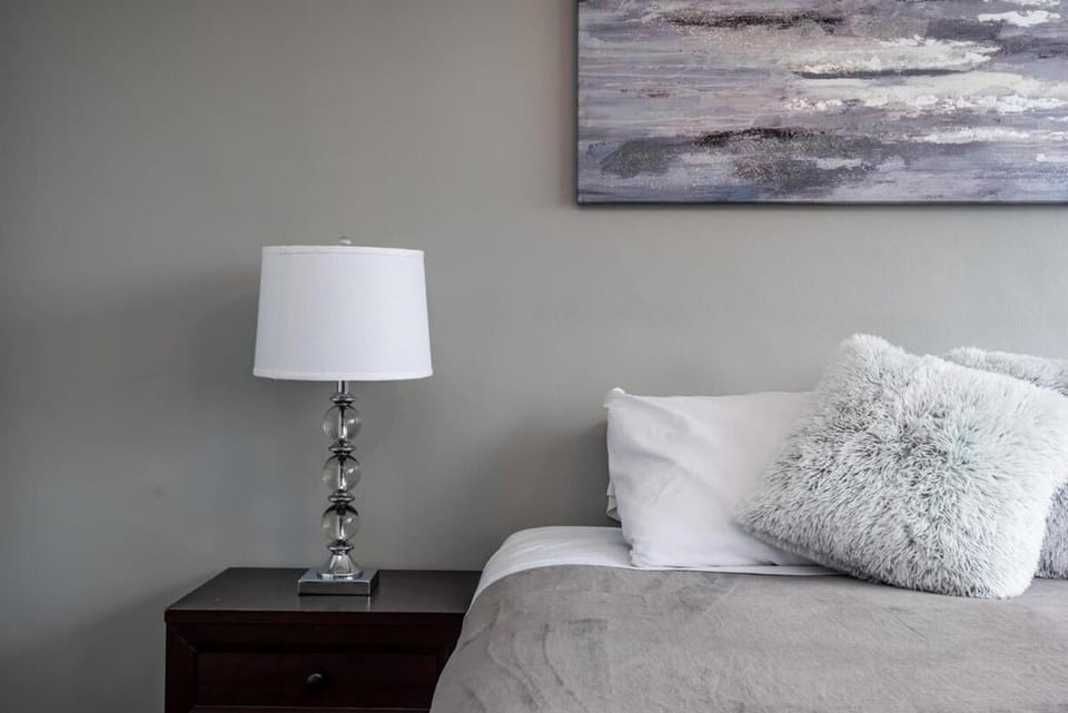 ATL Downtown Onsite Parking 2B City View King Bed LM601 Apartment in Atlanta