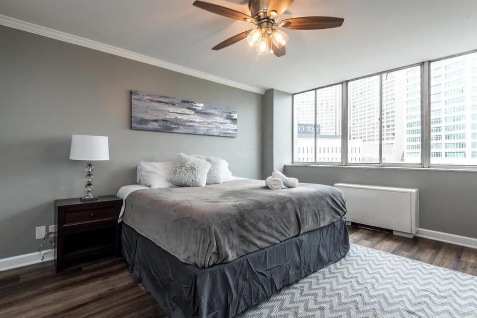 ATL Downtown Onsite Parking 2B City View King Bed LM601 Apartment in Atlanta
