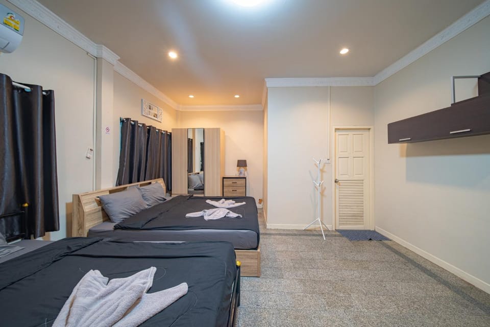Bed, Bedroom, wardrobe, air conditioner