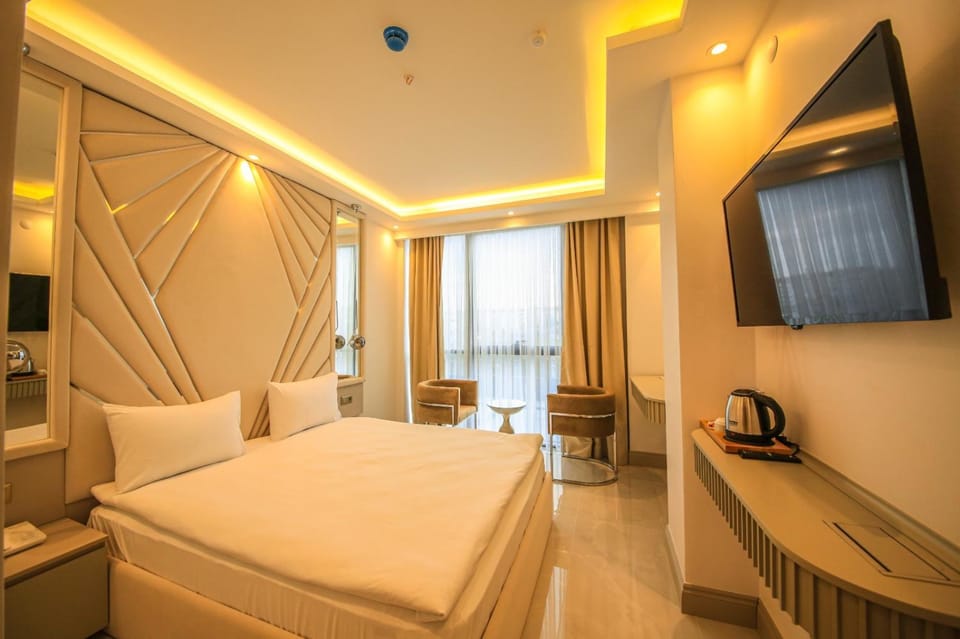 Bed, TV and multimedia, Coffee/tea facilities, Seating area, Bedroom