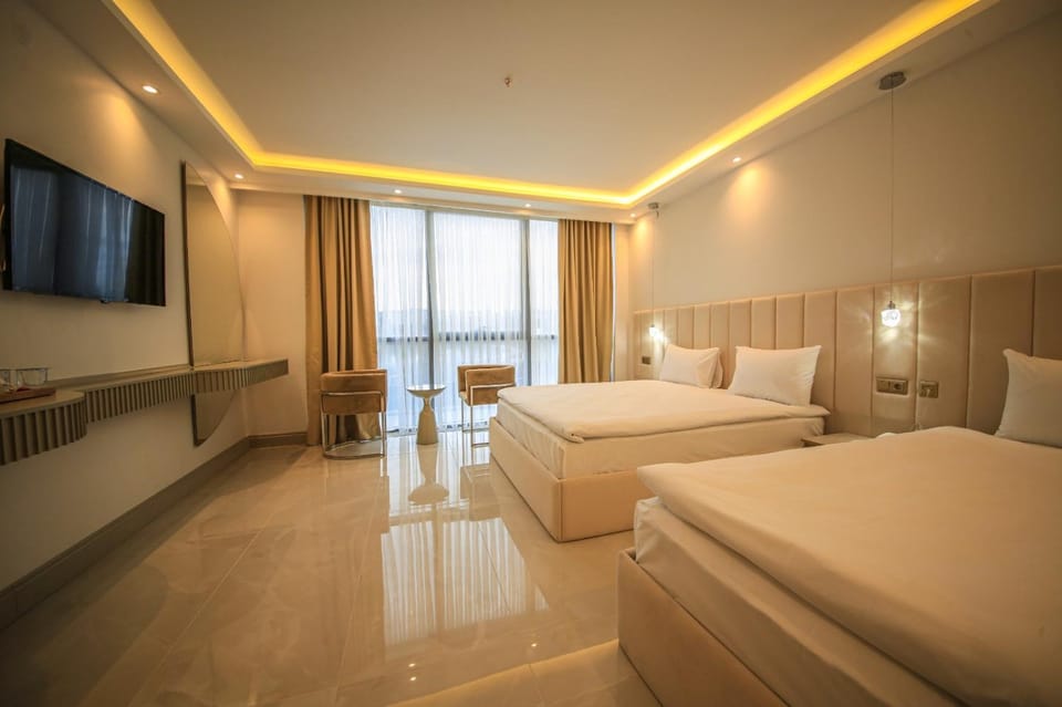 Bed, TV and multimedia, Photo of the whole room, Bedroom