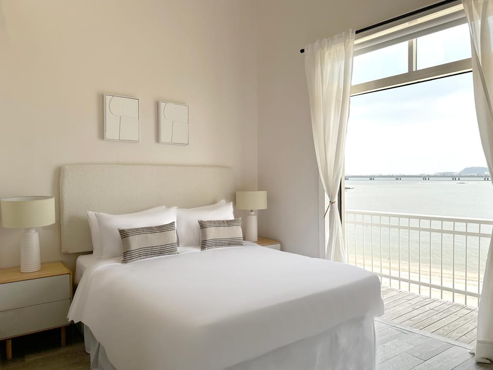 Bed, Natural landscape, Photo of the whole room, Bedroom, Sea view