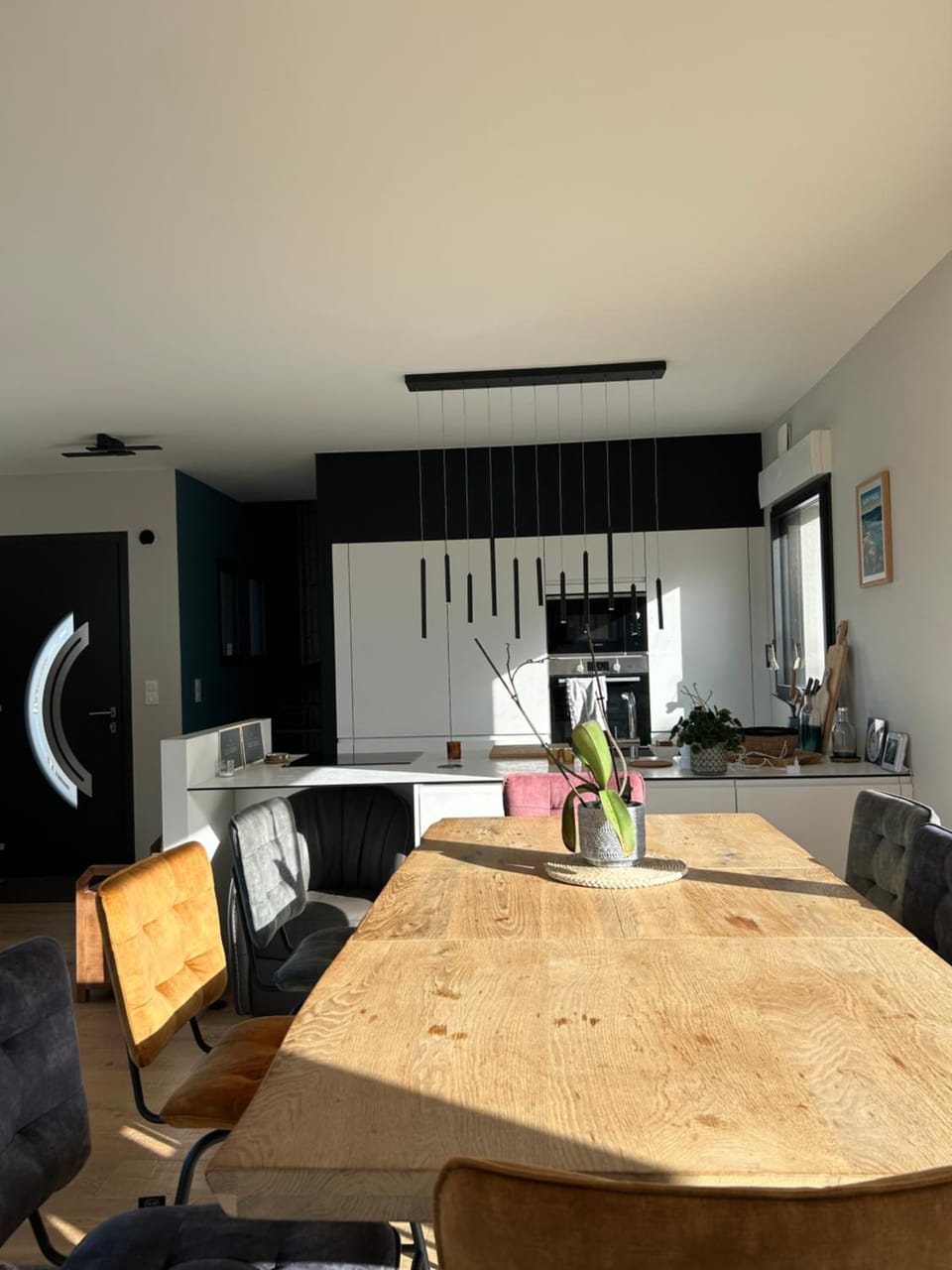 Kitchen or kitchenette, Seating area, Dining area